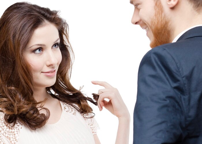 how to knowIf a Woman is Attracted to You